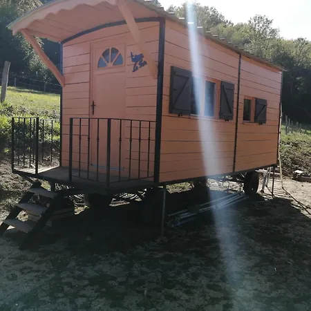 Luxury tent Roulotte En Total Deconnection Foulain